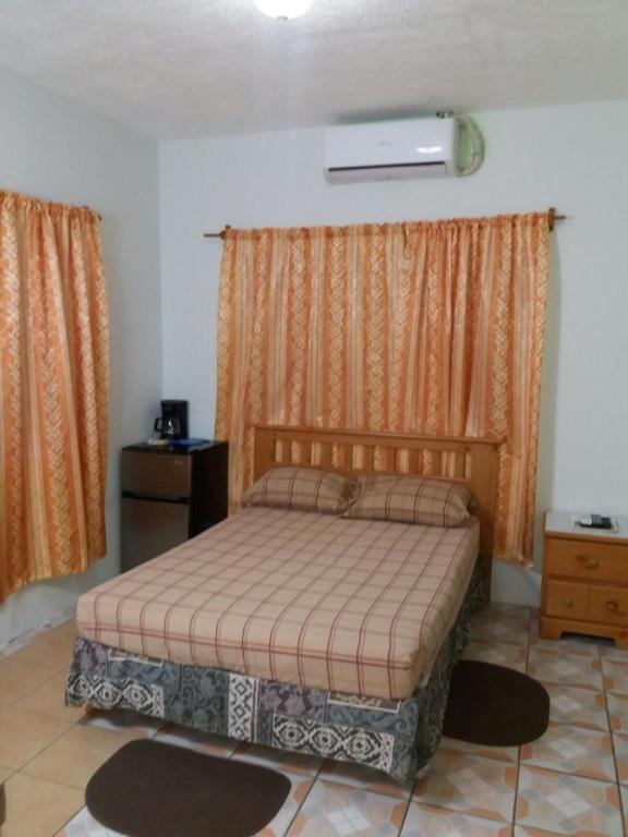 Beverley'S Guest House, Nevis Exterior photo